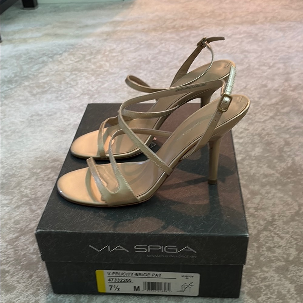 Via Spiga goldish beige patent 4” Heels Elegant Strappy Design. Size 7-1/2